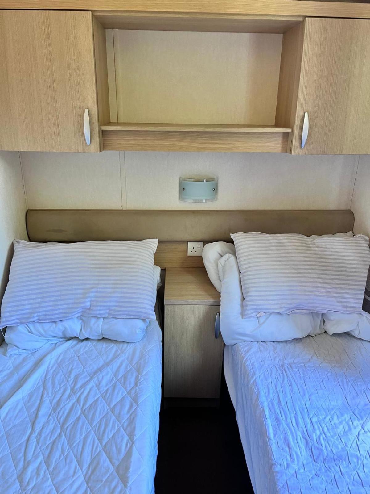 Van Number 123 Beautiful Caravan Sleeps 4 Aberystwyth Kültér fotó